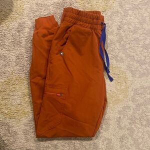 Gently used High waisted Zamora scrubs Figs in limited edition auburn color